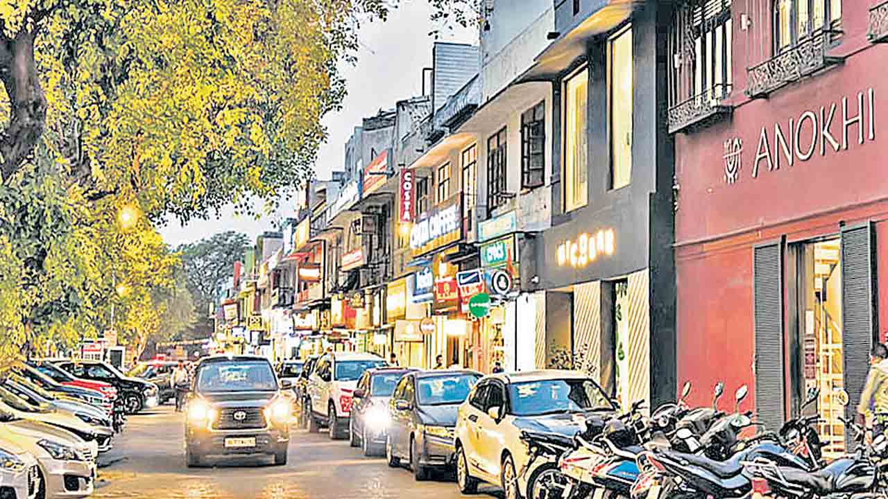 ఖాన్‌ మార్కెట్‌..కేక