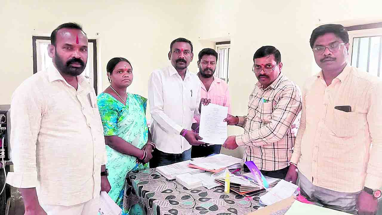 నామినేషన్ల షురూ..