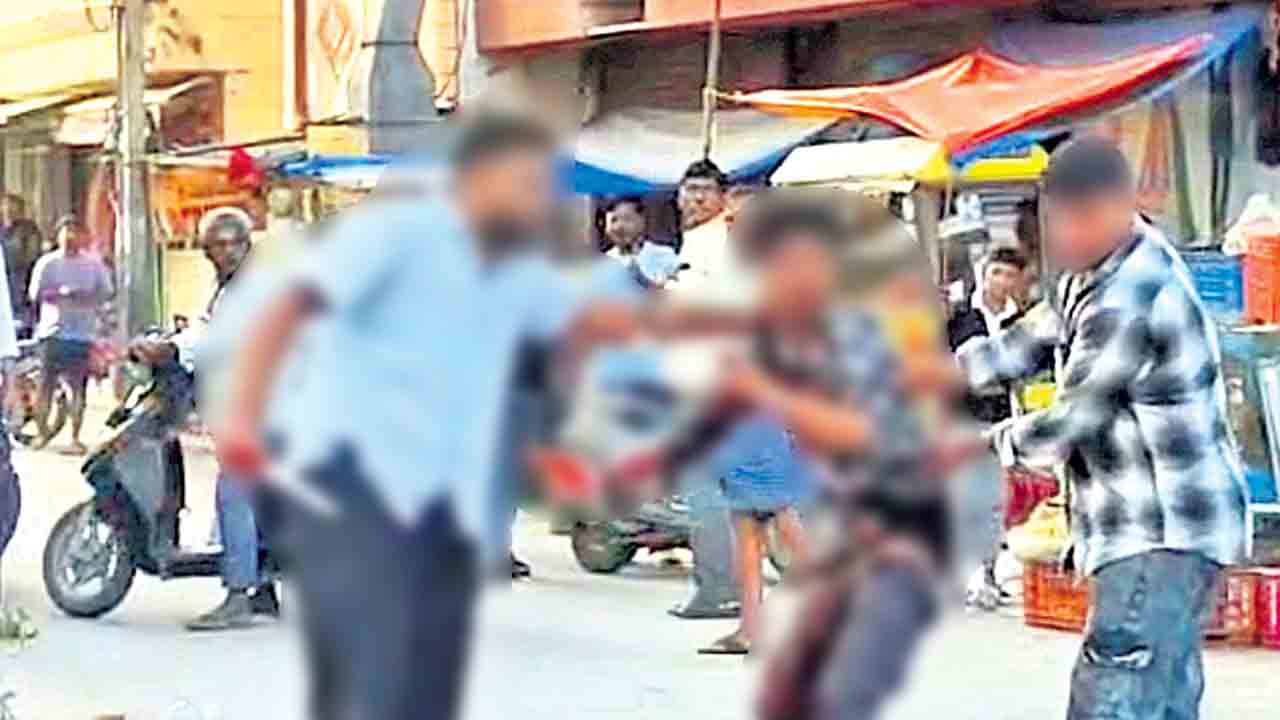 పట్టపగలే కత్తిపోట్లు