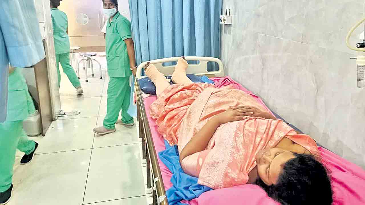 ప్రైవేట్‌ పాఠశాలలో తెగిన లిఫ్ట్‌ వైర్‌