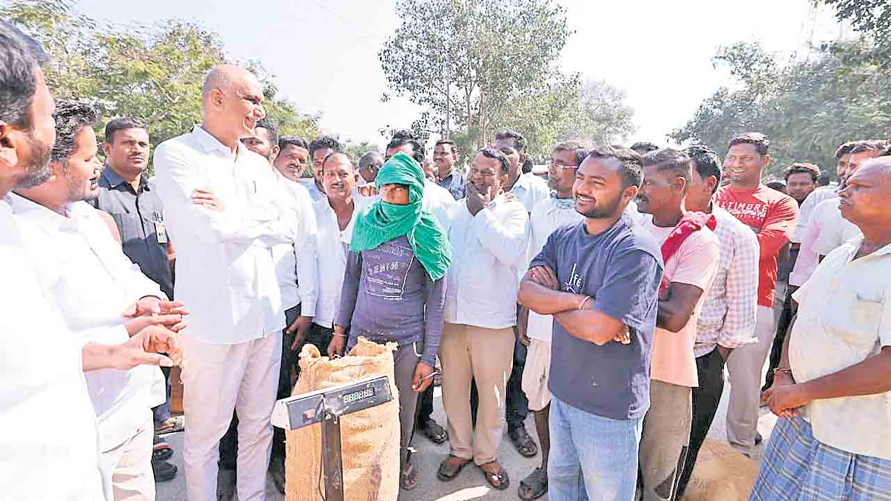 రైతులను దగా చేస్తున్న సర్కారు