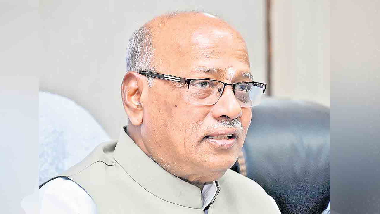 ఆశలు కల్పించి అస్త్ర సన్యాసమా?