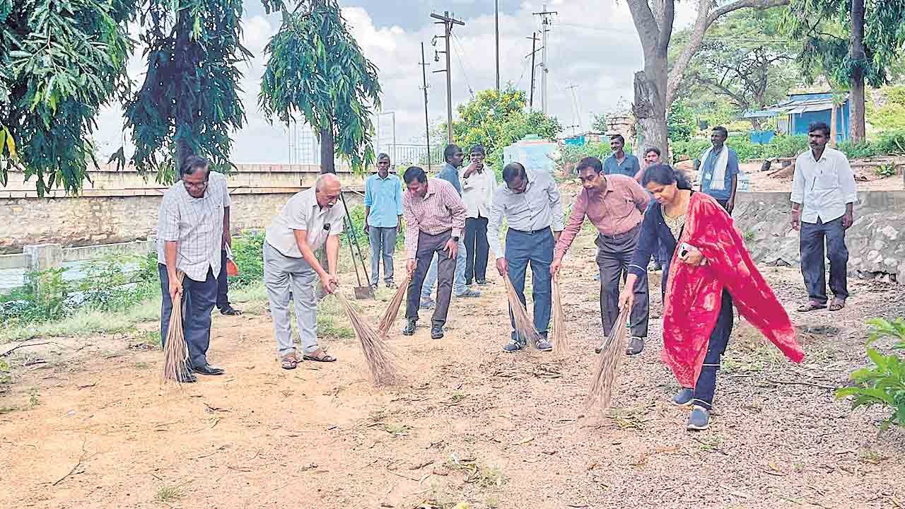 నిజాంసాగర్‌ను సందర్శించిన జీఆర్‌ఎంబీ చైర్మన్‌