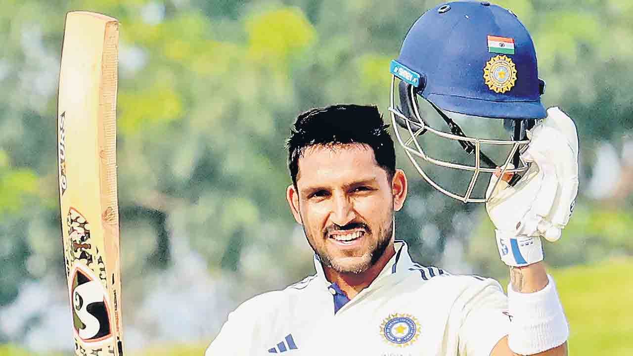 జురెల్‌ అజేయ సెంచరీ