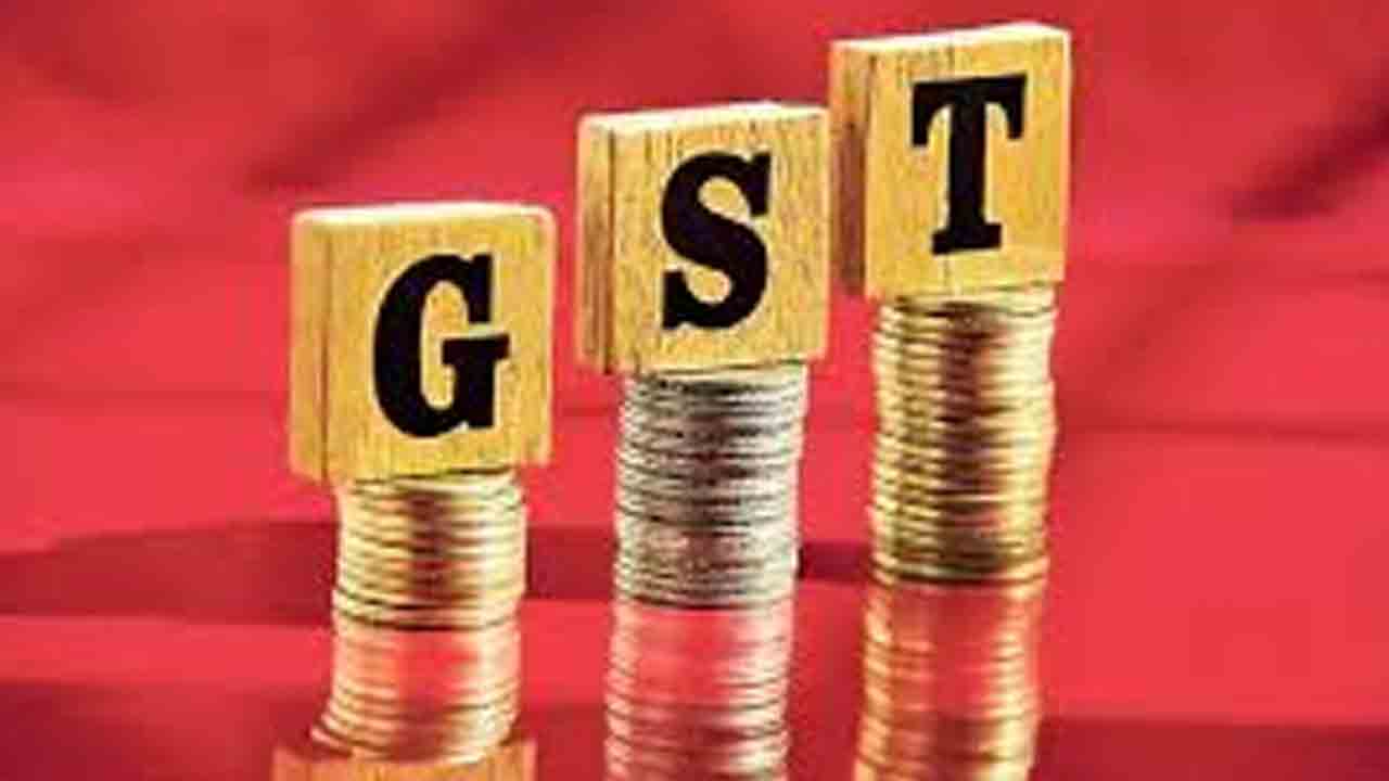 కార్మికుడికి రూ.35 కోట్ల పన్ను నోటీసు