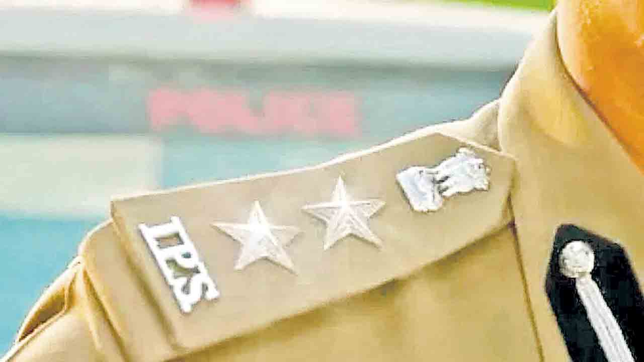 భారీగా ఐపీఎస్‌ల బదిలీ