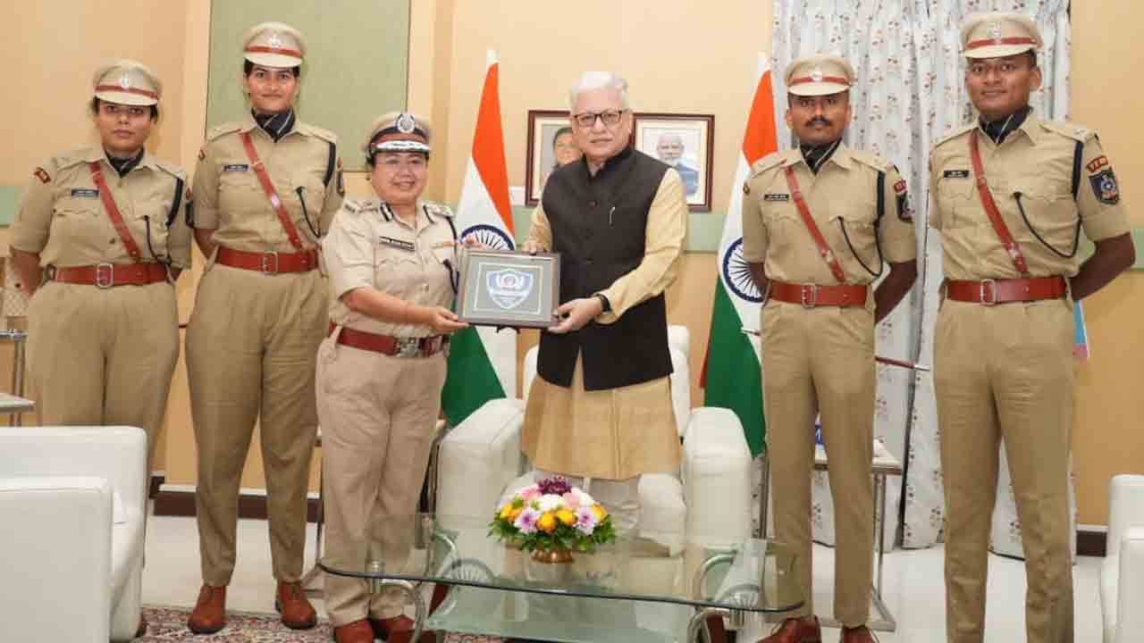 గవర్నర్‌తో ప్రొబేషనరీ ఐపీఎస్‌ల భేటీ