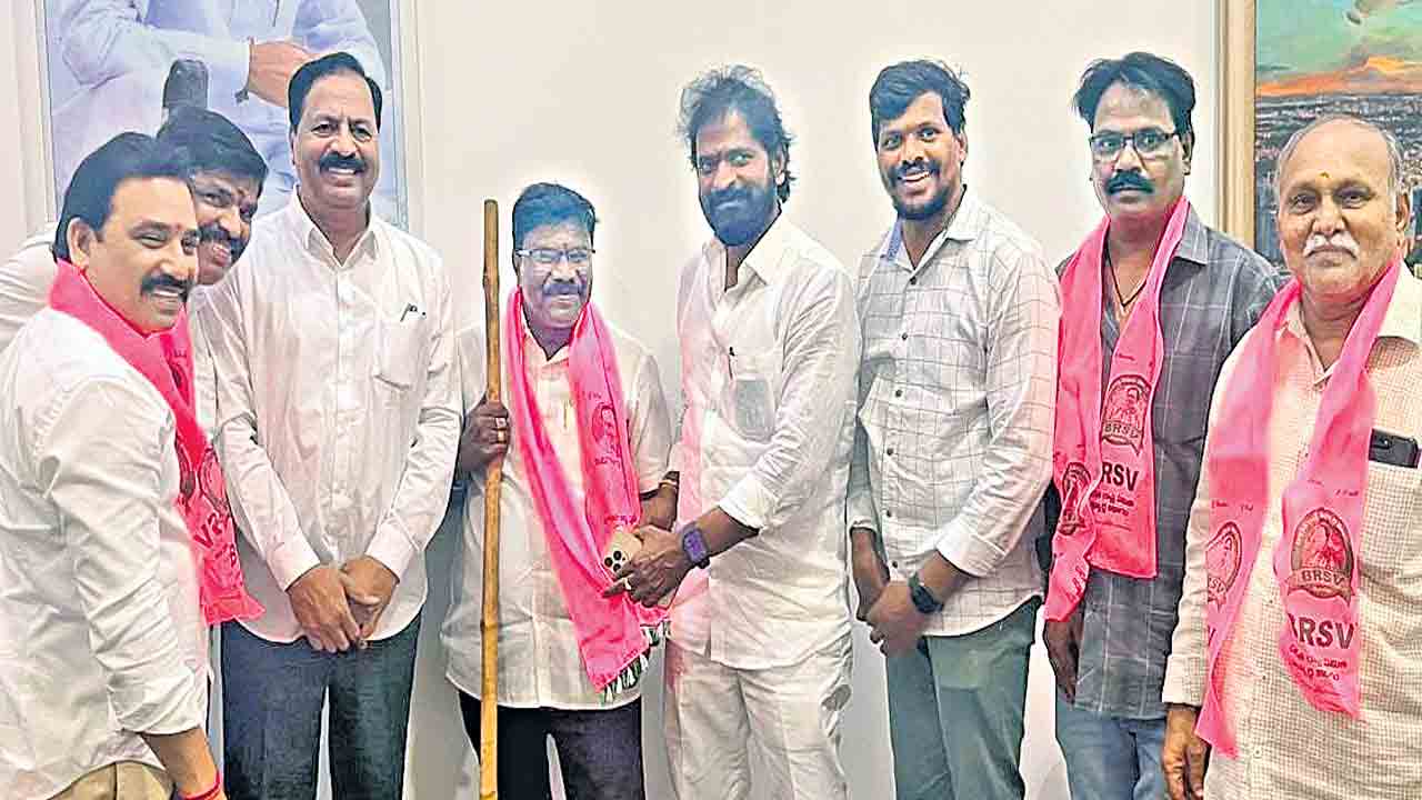 బీఆర్‌ఎస్‌లోకి దివ్యాంగుల యూనియన్‌ నేతలు