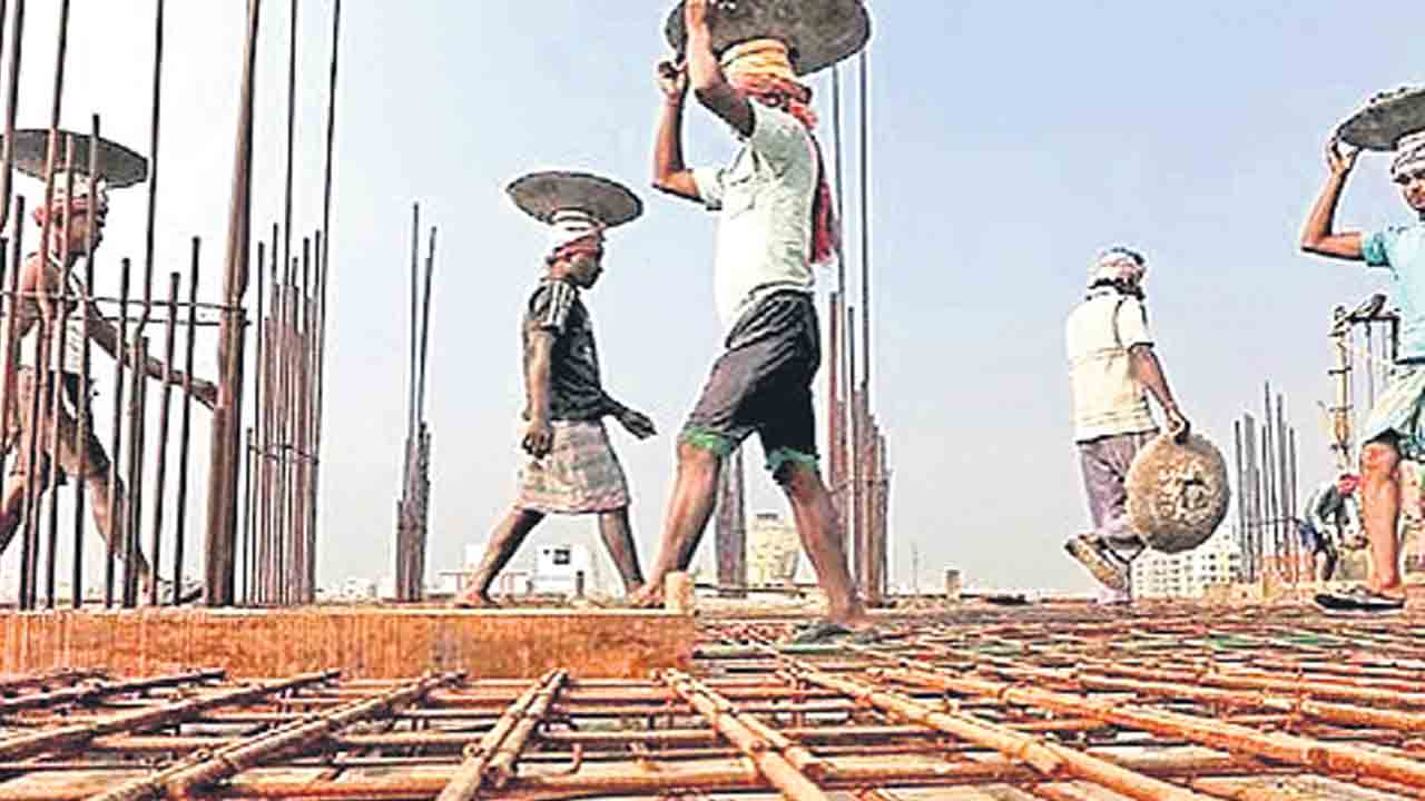 హక్కులను హరించే కార్మిక కోడ్‌లు