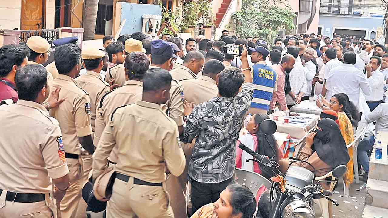 సీఎం సీటు కోసం ఓటుతో చెలగాటం