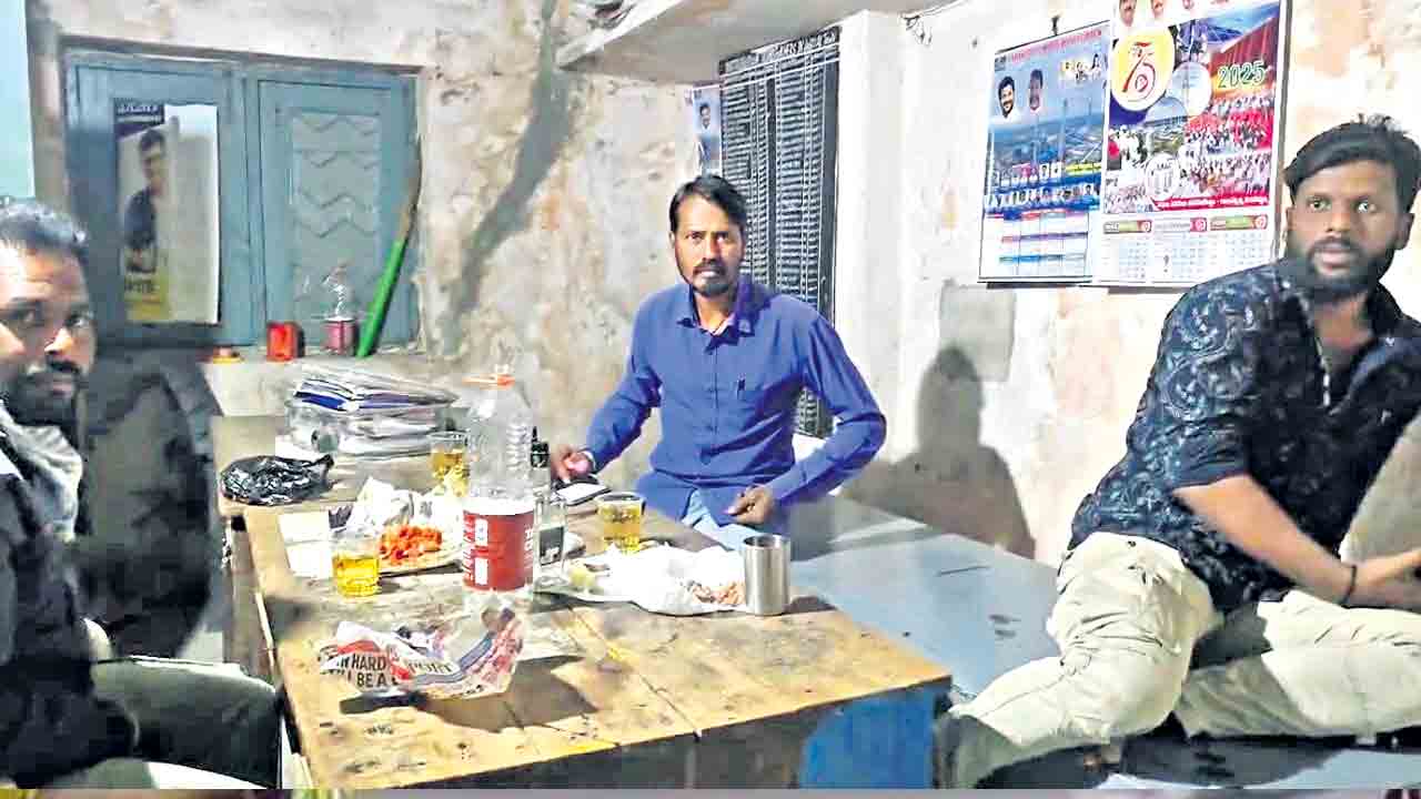 సబ్‌స్టేషన్‌లోనే సిట్టింగ్‌