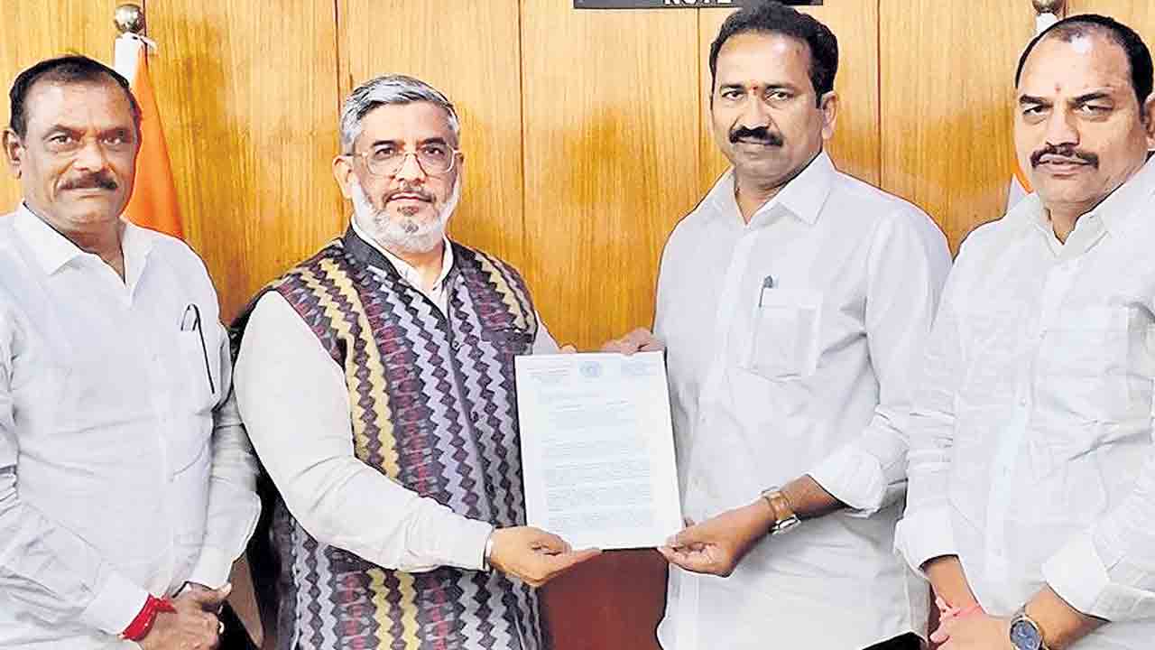 టెట్‌పై టీచర్లకు సర్కారు ధోకా.. గడువు ముంచుకొస్తున్నా సుప్రీంకోర్టులో రివ్యూ పిటిషన్‌ వేయని ప్రభుత్వం