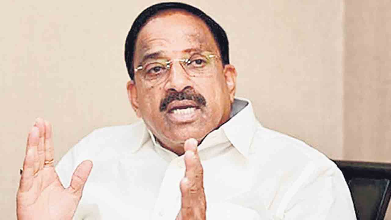 పత్తి కొనుగోళ్లలో కేంద్రం కోత