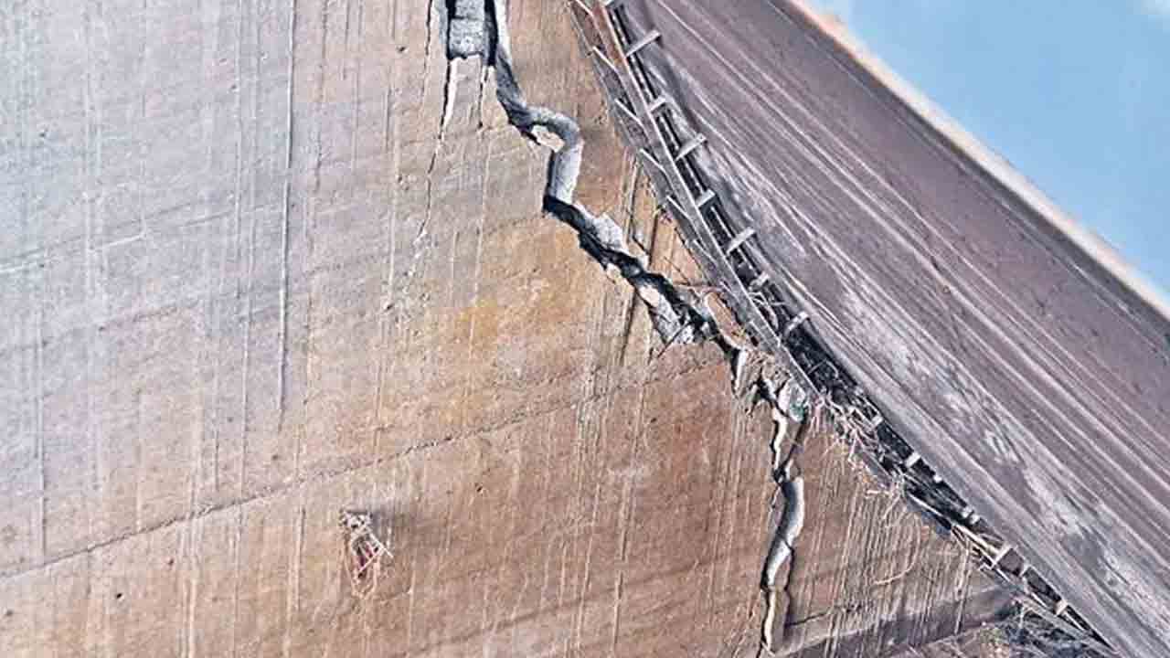 మేడిగడ్డకు వెంటనే మరమ్మతులు చేయండి.. ఎల్‌అండ్‌టీకి ఇరిగేషన్‌ శాఖ అల్టిమేటం