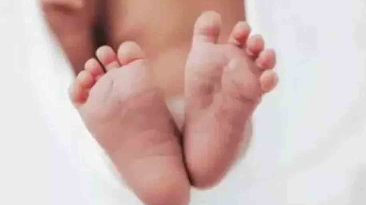 బిడ్డకు జన్మనిచ్చి.. ఆరు రోజులకే విక్రయం!