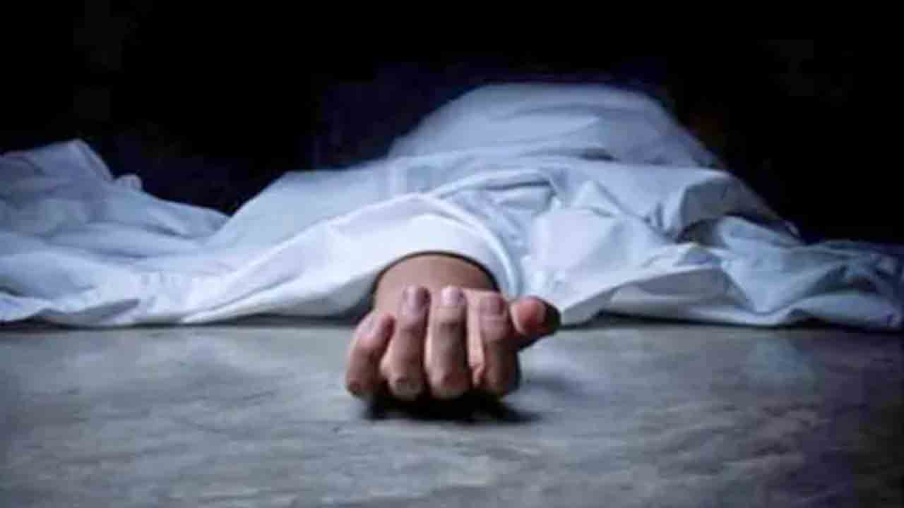 తల్లిదండ్రుల లొల్లి.. కుమారుడు ఆత్మహత్య