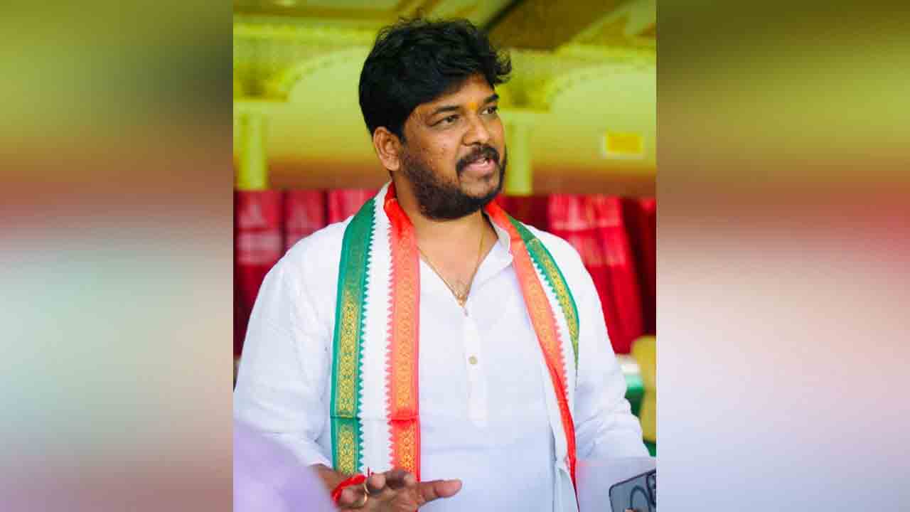 మోసాలు..భూకబ్జాలు.. బెదిరింపులు!