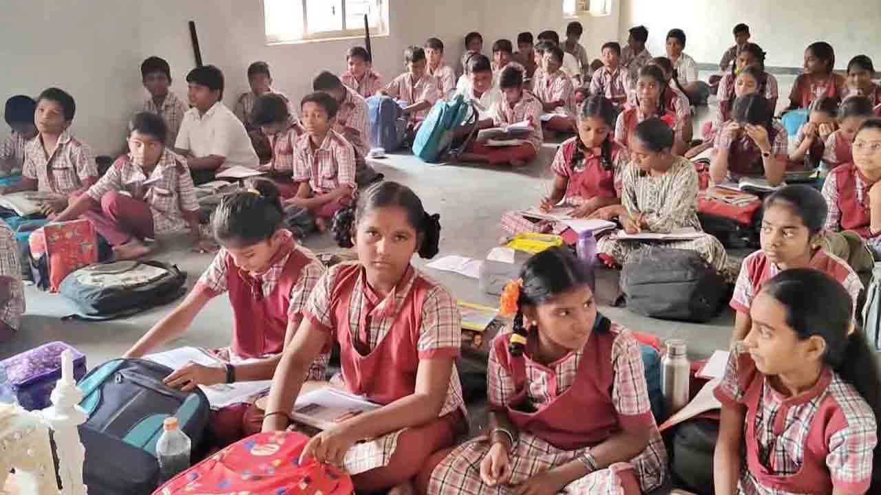 అనుమతి లేకుండా విద్యార్థులను తీసుకెళ్లొద్దు