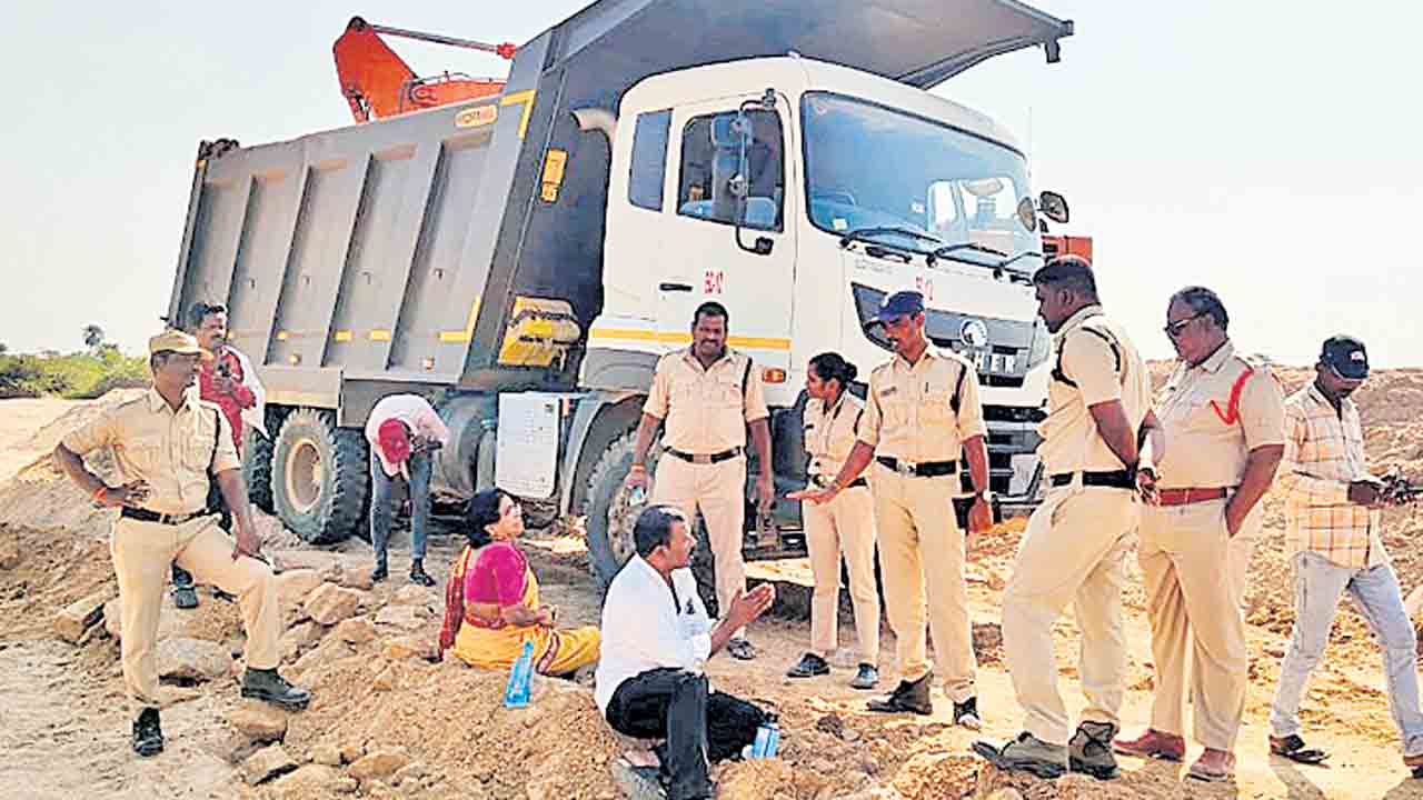 ఇసుక తరలిస్తే ఆత్మహత్యే