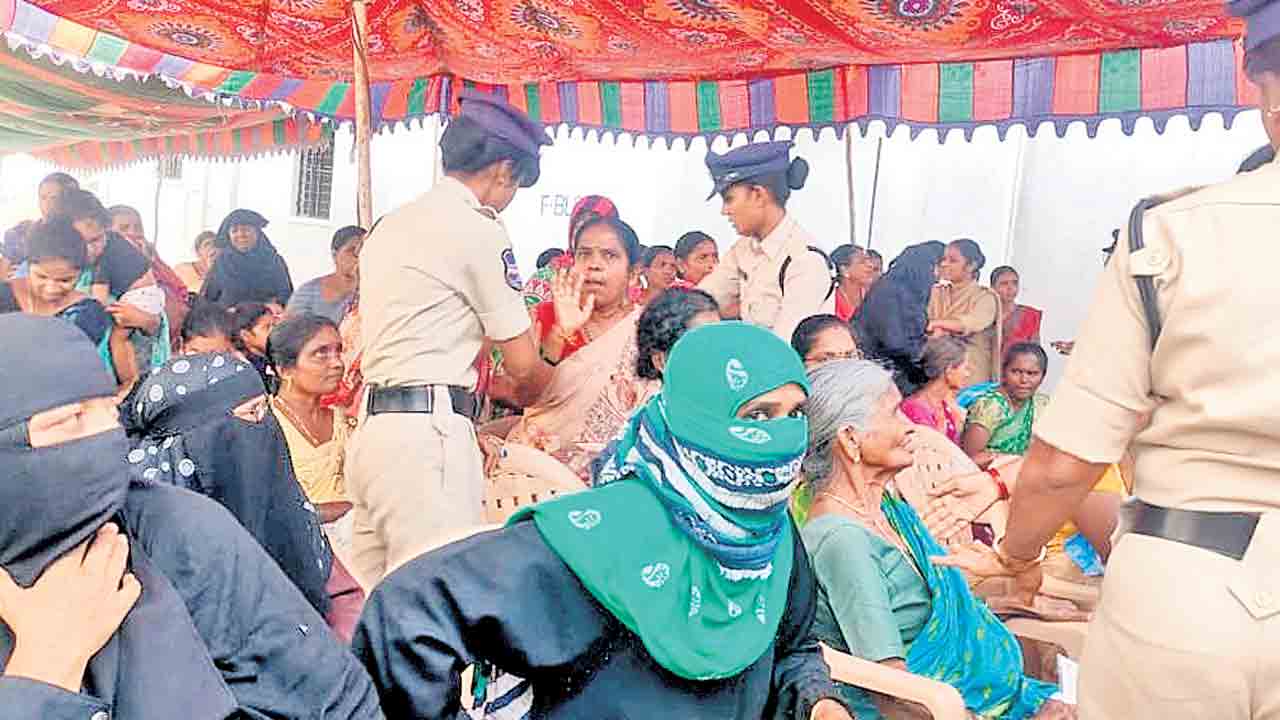 ‘డబుల్‌ ఇండ్ల’ పంపిణీలో గందరగోళం