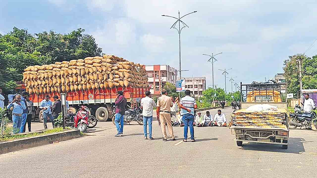 తడిసిన ధాన్యం కొనాల్సిందే..