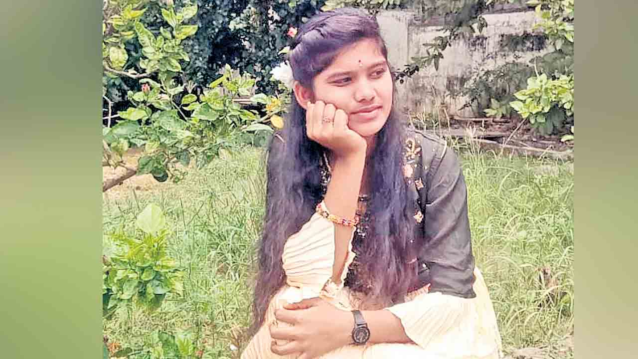 ప్రియుడి వేధింపులకు యువతి బలి