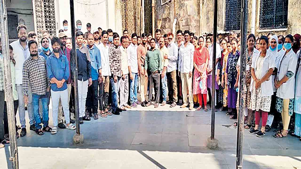 ఉస్మానియాలో పేషెంట్‌కేర్‌ ఉద్యోగుల ఆందోళన