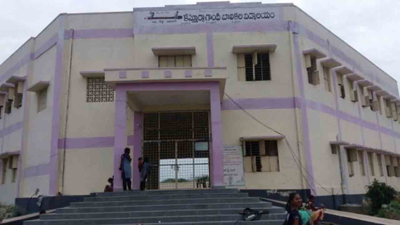 కేజీబీవీల్లో ‘హలో డాక్టర్‌’