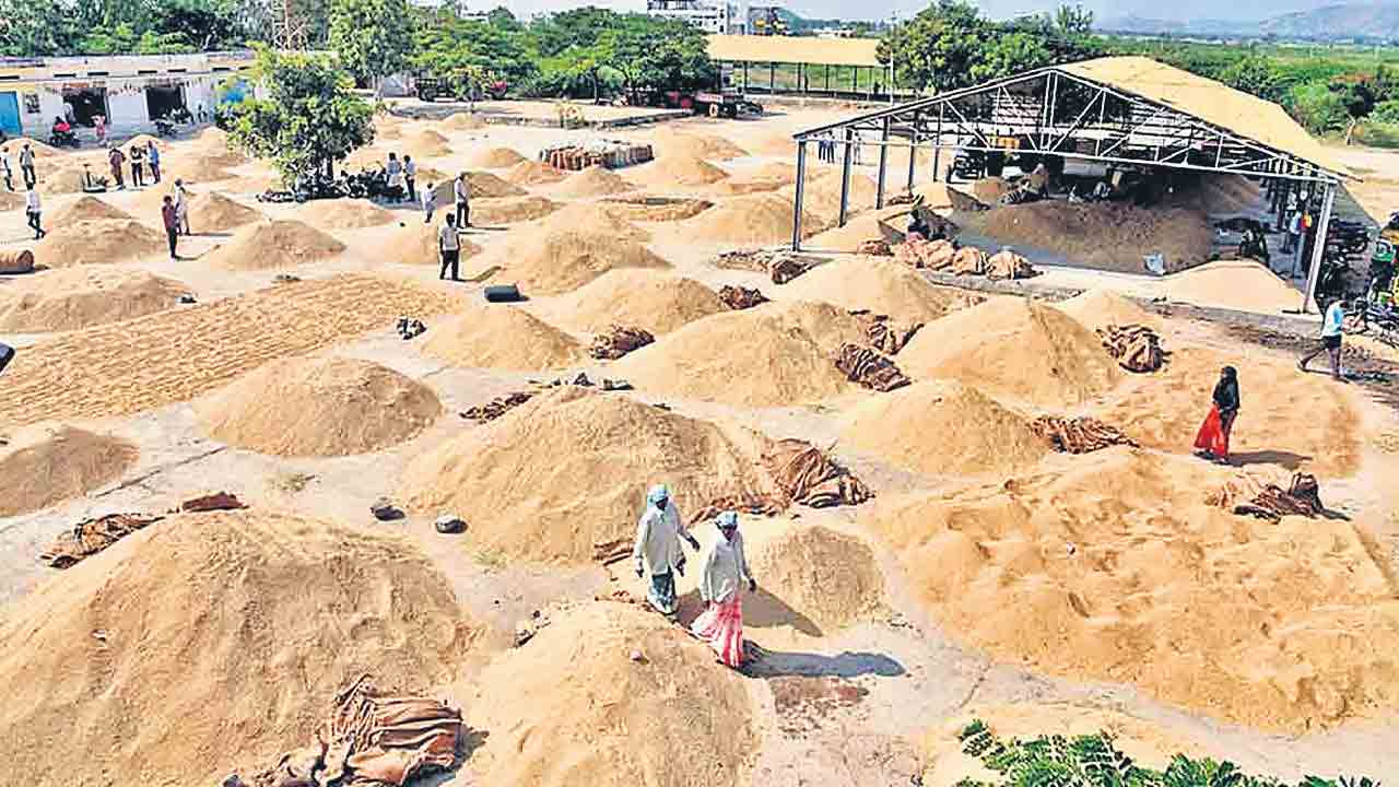 రగులుతున్న అసంతృప్తి..