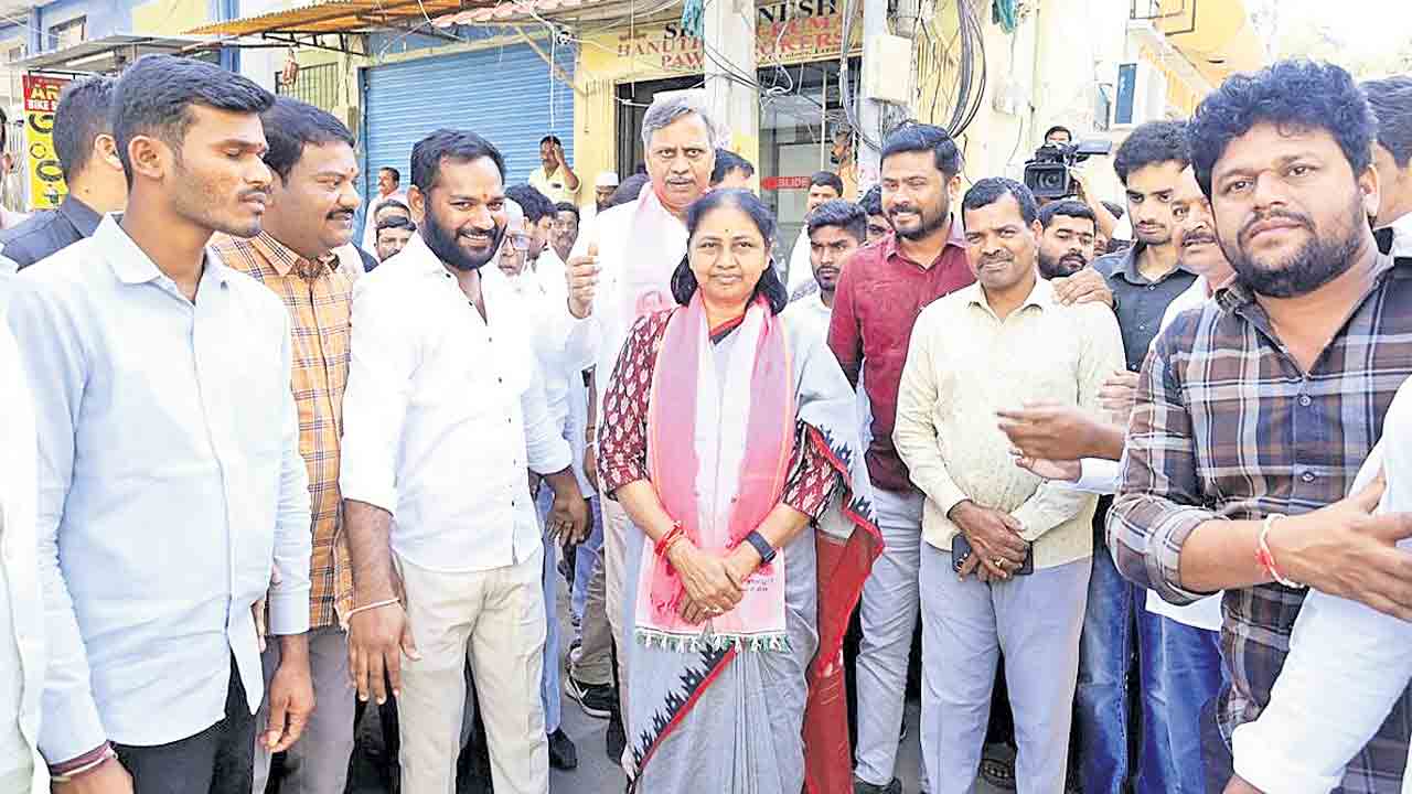 తారస్థాయికి ప్రచారం