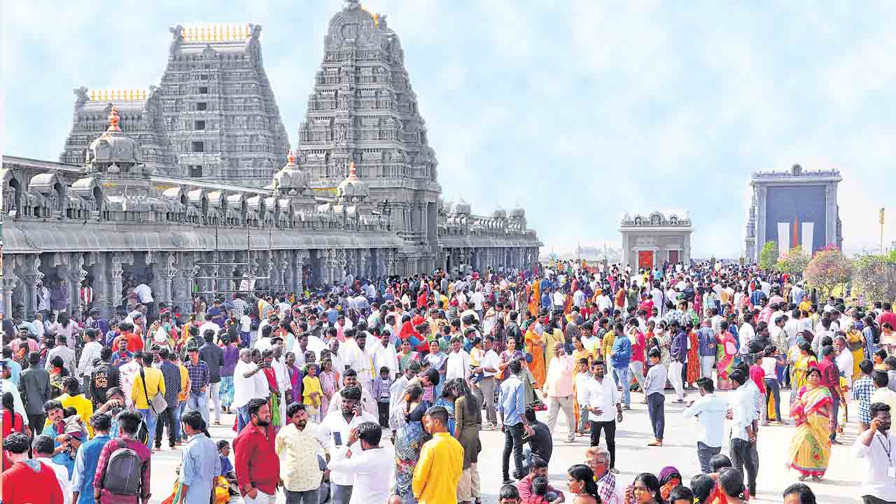 గుట్ట కూడా ఆయనే కట్టారట!.. భద్రాచలం కూడా..