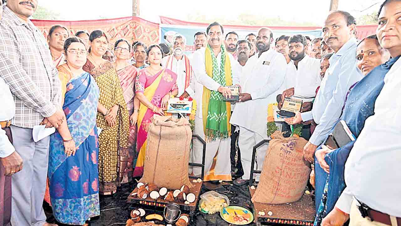 మొక్కుబడిగా ప్రారంభం..మరుసటిరోజే ముసివేత