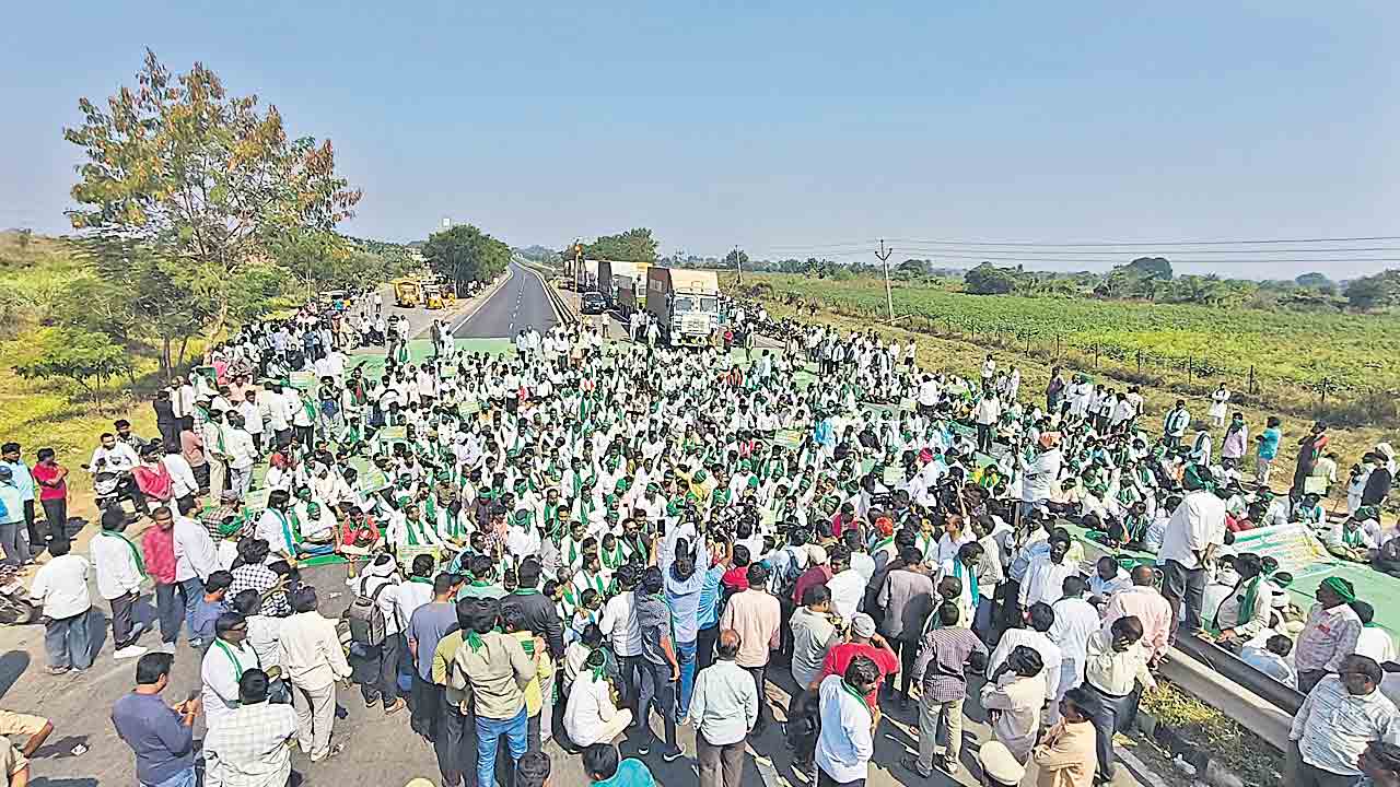 కదం తొక్కిన కాటన్‌ రైతు