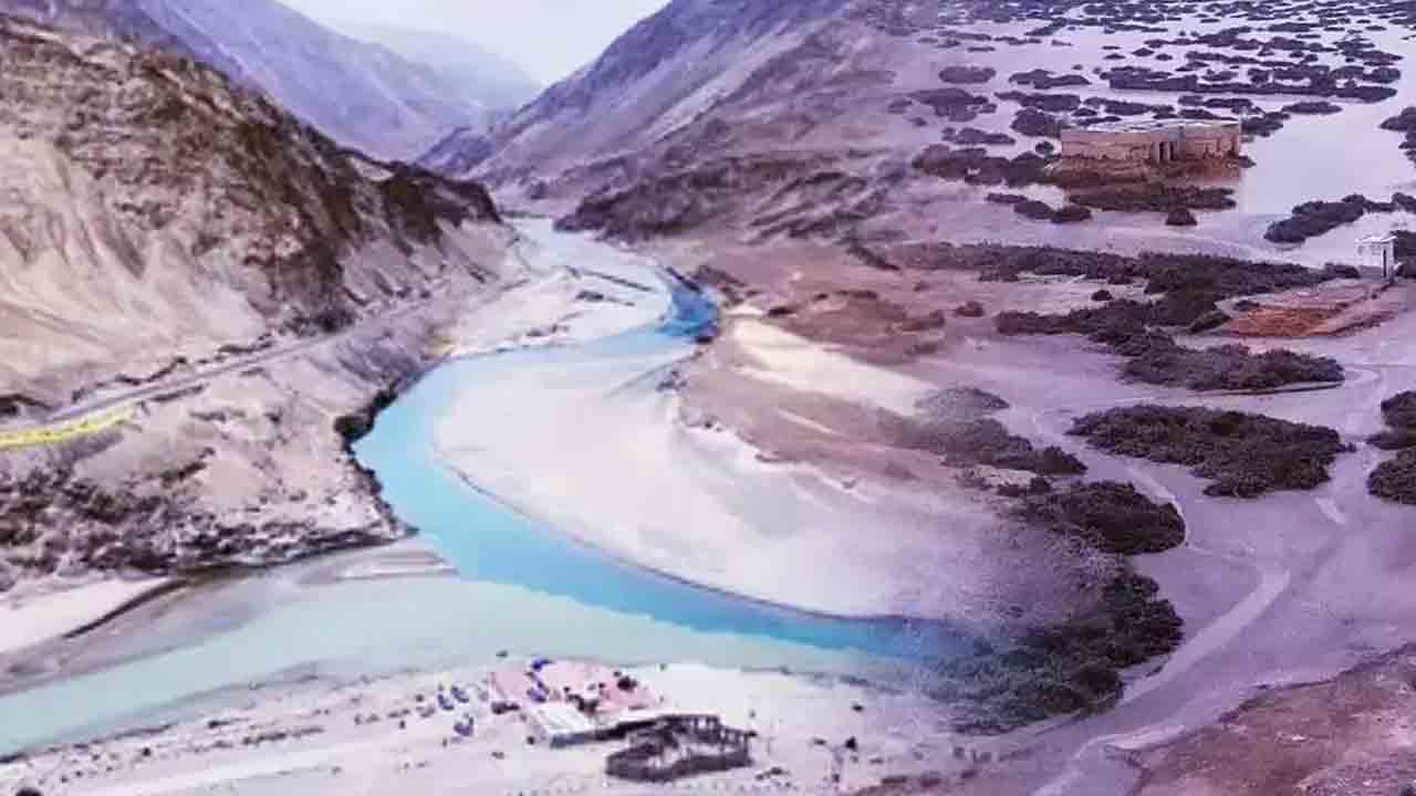 ఎండిపోతున్న సింధూ బేసిన్‌.. పాక్‌కు నీటి కొరత