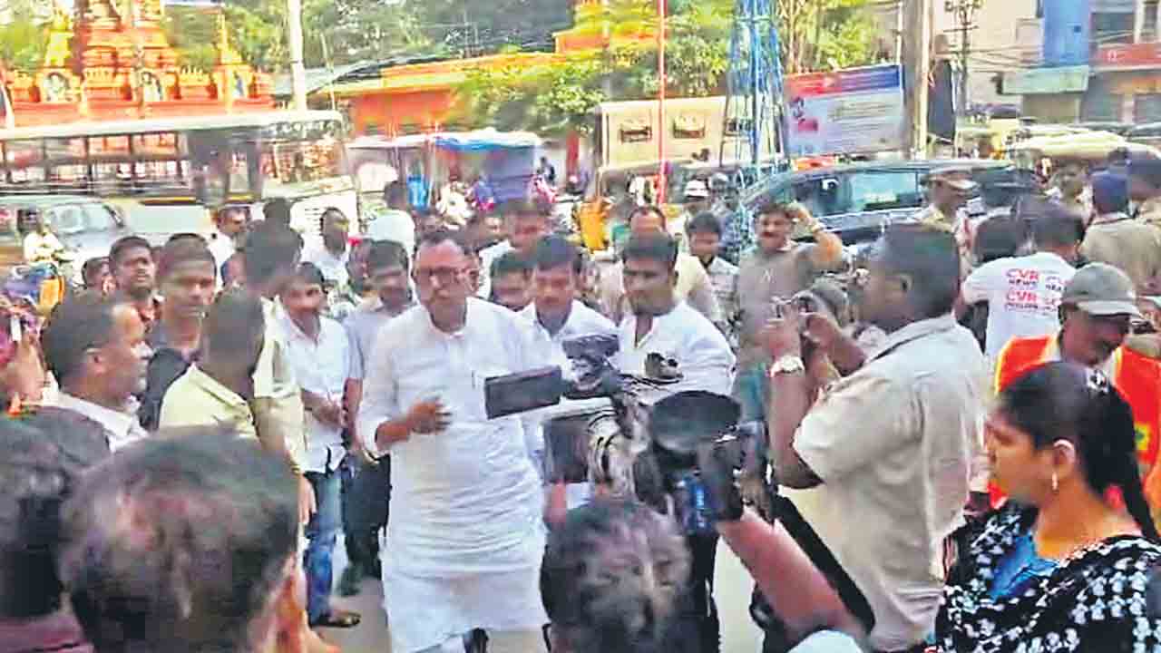 కాంగ్రెస్‌ రౌడీయిజం