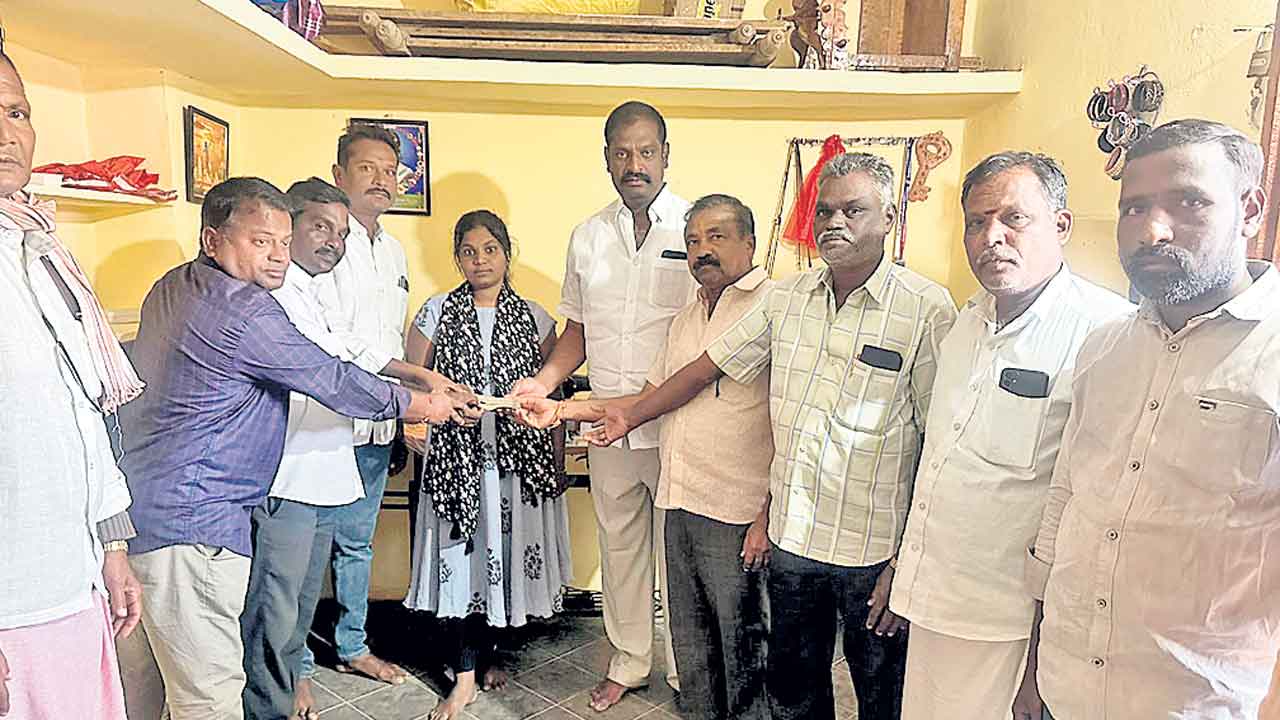 ‘శ్రీయ’ పెళ్లికి అండగా కేటీఆర్‌