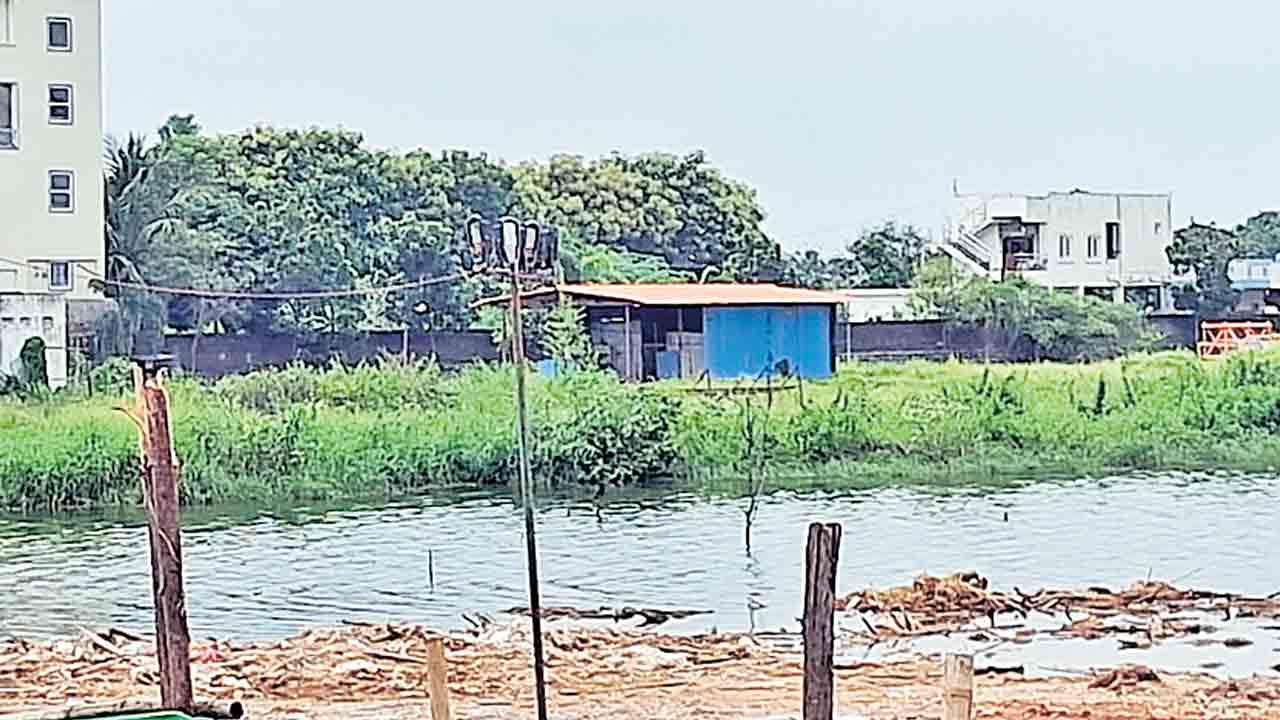 చెరువులు, కుంటలు మాయం..