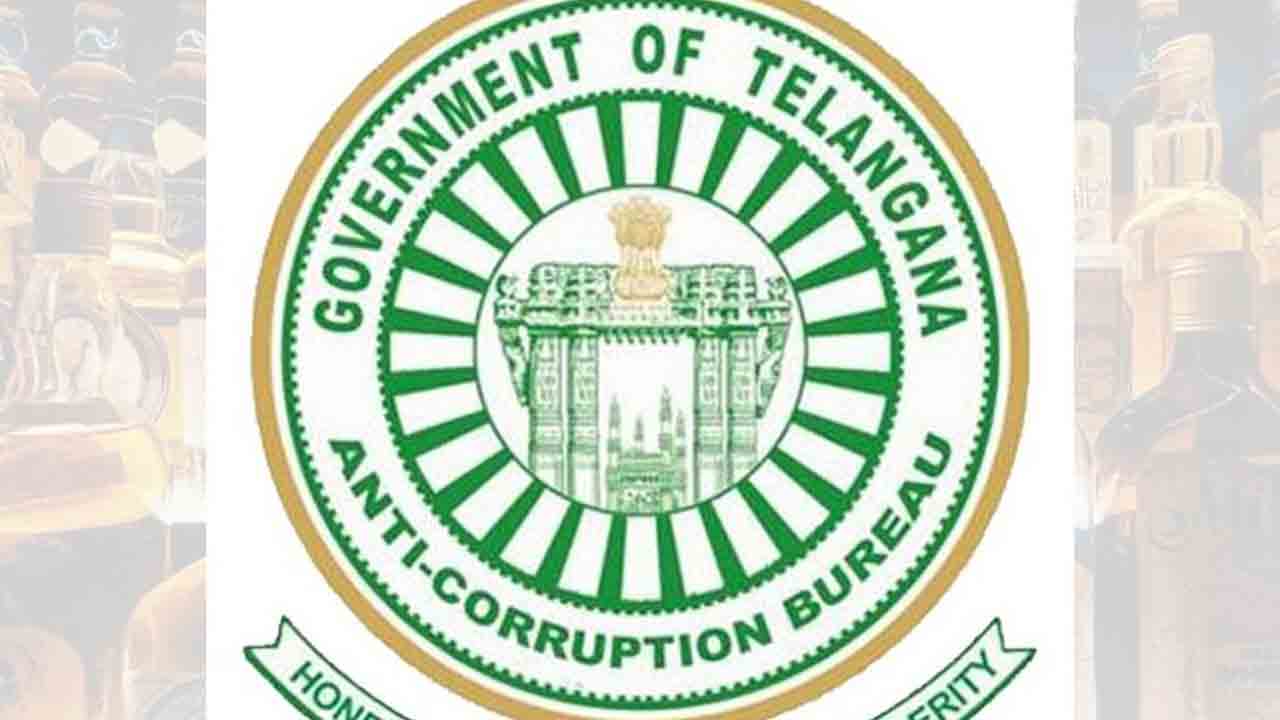 రైతుబీమా కోసం 10 వేలు లంచం.. ఏసీబీకి చిక్కిన మానుకోట జిల్లా నీలికుర్తి క్లస్టర్‌ ఏఈవో