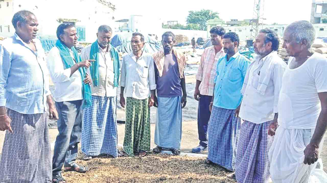 మధ్యాహ్న భోజన కార్మికుల ధర్నా