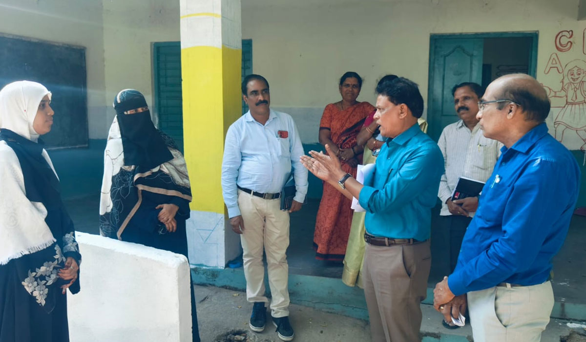 Aakunuri Murali | చల్లూరు పాఠశాలను సందర్శించిన విద్యాకమిషన్ చైర్మన్ ఆకునూరి మురళి