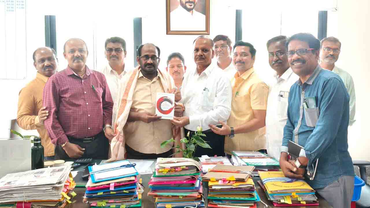 Education development | జిల్లాలో విద్యాభివృద్ధికి ఎంఈవోలు కృషి చేయాలి : అదనపు కలెక్టర్‌ వెంకట్‌రెడ్డి