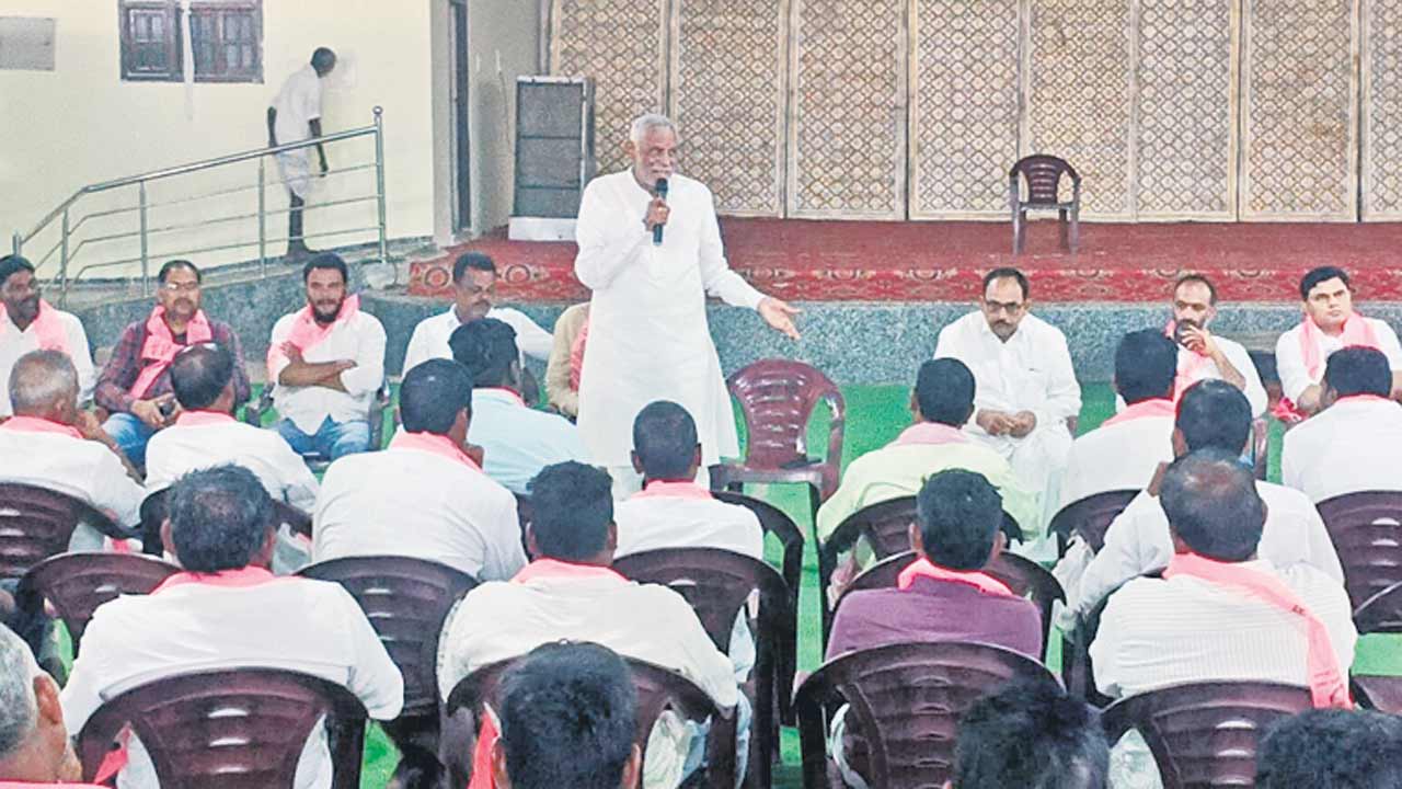 గెలుపే లక్ష్యంగా పని చేయాలి