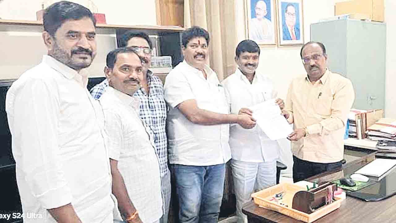 పూర్తయిన పనులకు పిలిచిన టెండర్లు రద్దు చేయాలి