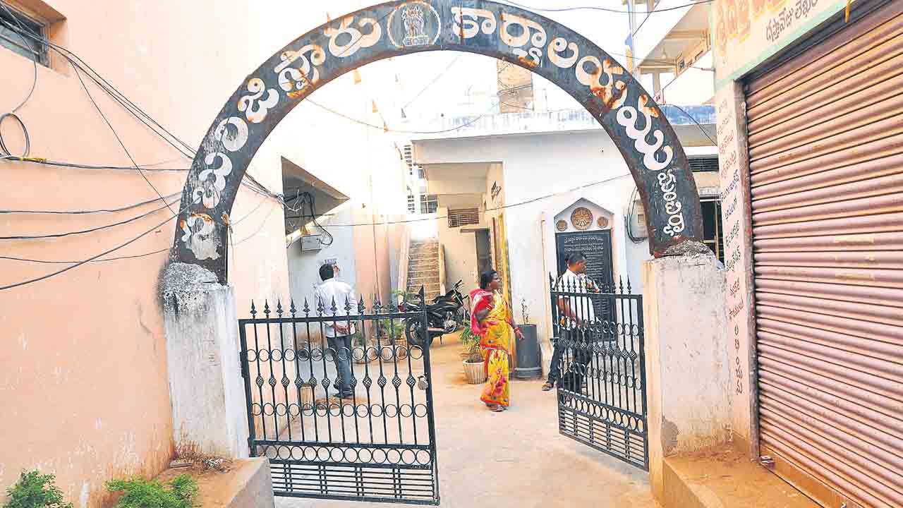 మంచిర్యాల సబ్‌ రిజిస్ట్రార్‌పై ఏసీబీ విచారణ