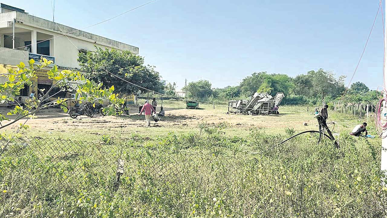 దానమిచ్చిన భూమి దర్జాగా కబ్జా