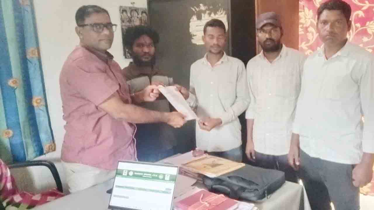 Bogus Ration cards | వలస లంబాడీల బోగస్ రేషన్ కార్డుల రద్దు హర్షనీయం