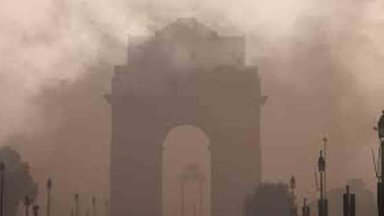 ఢిల్లీని కమ్మేసిన కాలుష్యం.. ఆరుబయట ఆటలపై నిషేధం