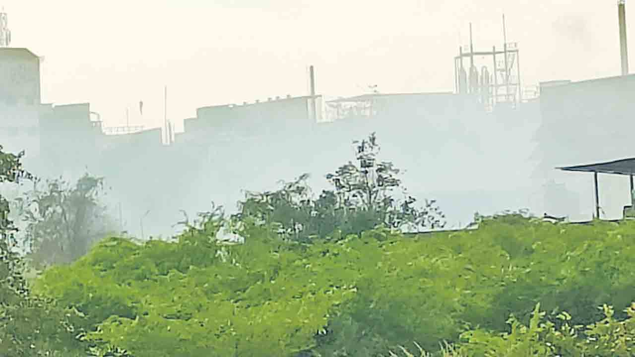 వాయు కాలుష్యంతో ఉక్కిరిబిక్కిరి