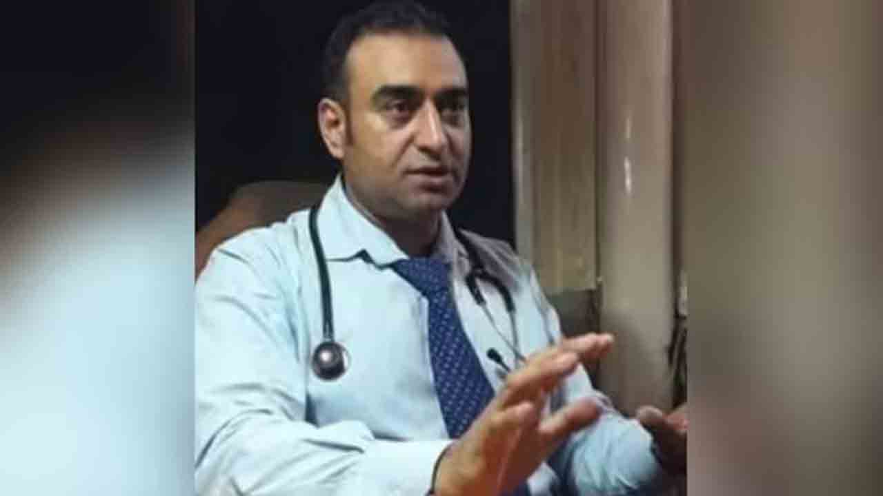 Al-Falah’s Doctor Missing | ఢిల్లీ పేలుడు తర్వాత.. కశ్మీర్‌కు చెందిన అల్-ఫలాహ్ వర్సిటీ డాక్టర్‌ అదృశ్యం