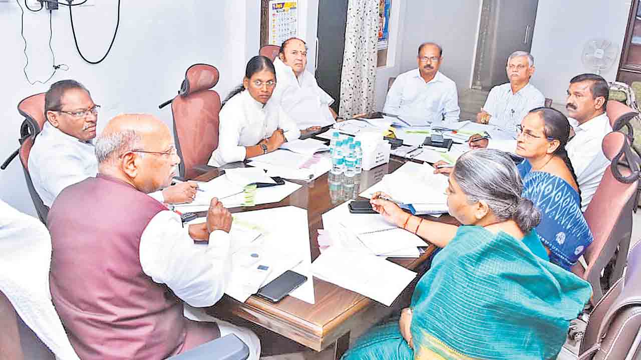 బీసీ కమిషన్‌ ఆదేశాలు బేఖాతర్‌!